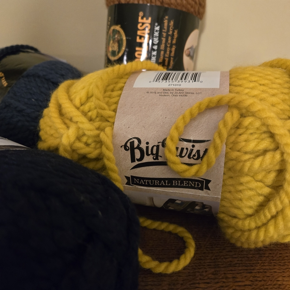 7 NEW MoLion Brand Wool-Ease Yarn Bundle - Picture 5 of 5